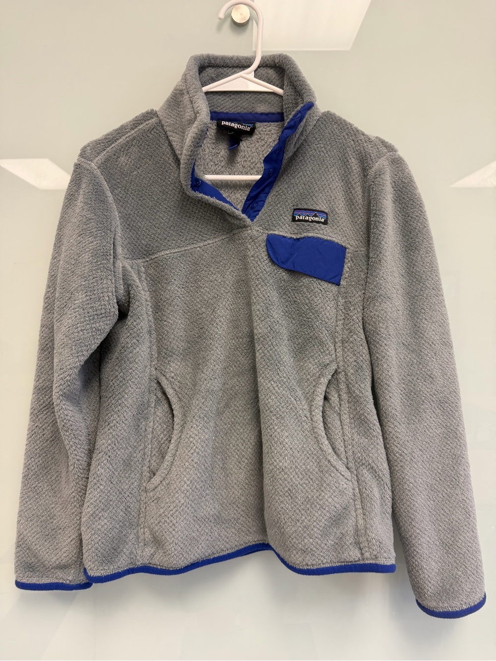 Patagonia Polartec Light Gray Fleece Pullover with Blue Trim